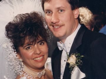 Mónica Rodríguez el día de su boda en 1990 con Edward Smith, de quien esperaba un hijo