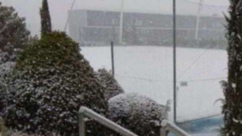 Las instalaciones del Real Madrid en Valdebebas se cubrieron de nieve.