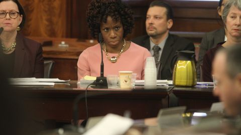 NYCHA Shola Olatoye testificó hoy ante el Presidente del Concejo Corey Johnson durante una audiencia para clarificar los problemas de agua caliente y calefacción que sufren los residentes.