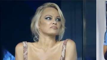 Pamela Anderson y Adil Rami mantienen una estrecha relación amorosa