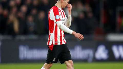 El 'Chucky' Lozano fue expulsado y en la Eredivisie quieren suspenderlo tres encuentros.