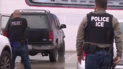 Los agentes realizan redadas casi en cualquier parte.