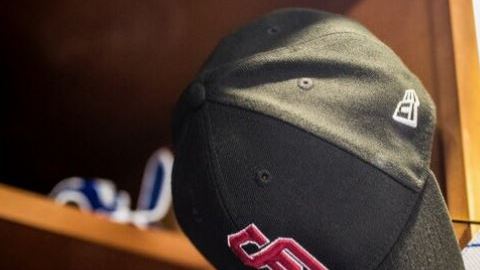 Gorra en homenaje a víctimas de la masacre de Florida