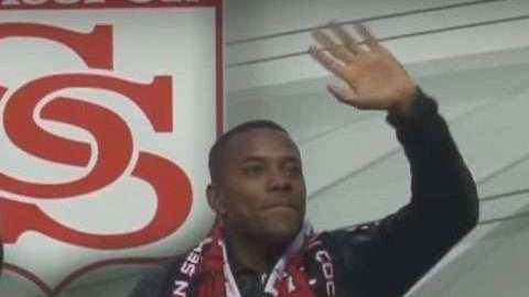 El brasileño Robinho aun conserva pegada y logró su primer gol en Turquía de tiro libre.