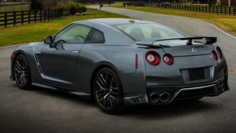 El Nissan GT-R es uno de los miembros de esta lista.
