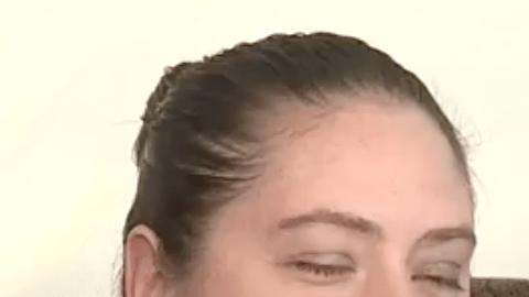 Theresa Puckett fue despedida por no ir a trabajar debido a la gripe.