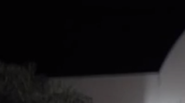 Centro comercial prohibe la entrada a adolescentes que no acudan con sus padres.