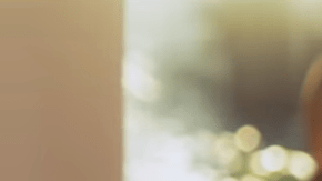 Shannon de Lima y Pipe Bueno en el vídeo musical "Aguardiente".