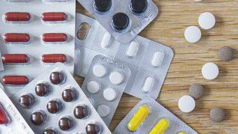 Aunque no significa erradicarlos de tu dieta, hay ciertos alimentos que es mejor comerlos poco cuando se toman ciertas medicinas.