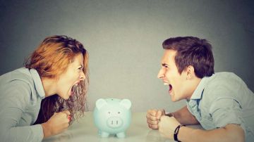 Hablar de dinero puede resultar complicado entre las parejas.