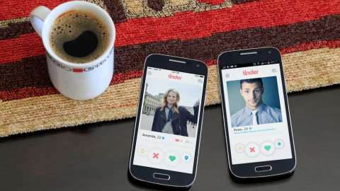 Tinder aplicará tarifas más altas para quienes rebasen esa edad.