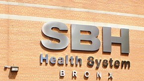 La víctima fue trasladada a St. Barnabas Hospital