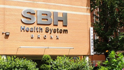 La víctima fue trasladada a St. Barnabas Hospital