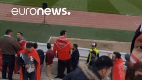 Zahra Khoshnavaz se disfraza de hombre para ir a los estadios de fútbol en Irán