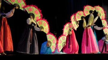 Los bailes tradicionales de varios países serán el atractivo principal del festival.