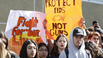 Estudiantes marcharán de nuevo en todo el país pidiendo control de armas y seguridad escolar