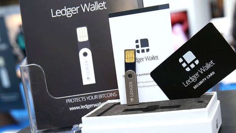 Los dispositivos Ledger Nano están diseñados para almacenar criptomonedas en su interior de forma segura. Getty Images