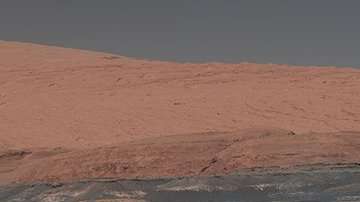 Al fondo, el monte Sharp,  que Curiosity ha estado escalando desde septiembre de 2014. (Foto: NASA/JPL-Caltech/MSSS)