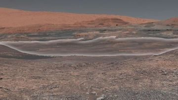Al fondo, el monte Sharp,  que Curiosity ha estado escalando desde septiembre de 2014. (Foto: NASA/JPL-Caltech/MSSS)