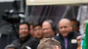 Cuauhtémoc Blanco hizo la 'cuauhtemiña' durante el partido de leyendas del Tri y Alemania en el Zócalo de la CDMX.