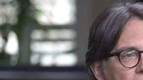 Keith Raniere enfrenta cargos por  tráfico sexual, explotación y trabajo forzado