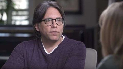 Keith Raniere enfrenta cargos por  tráfico sexual, explotación y trabajo forzado