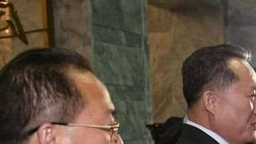 Las delegaciones de ambos países leyeron un comunicado de prensa conjunto anunciando la fecha de la cumbre. EFE