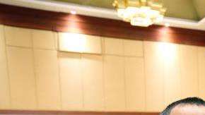 Terroristas y sobrevivientes se abrazan. /EFE