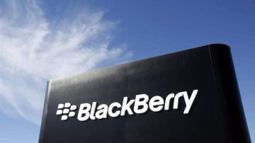 Blackberry demanda a Facebook por violación de patente relativa a la mensajería.