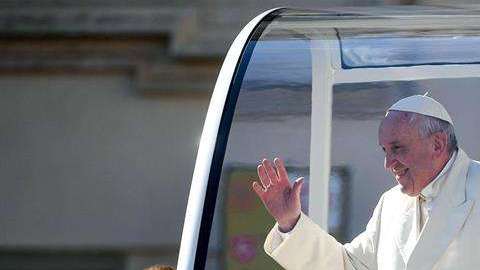 El Papa Francisco acepta la renuncia del prefecto del Vaticano.