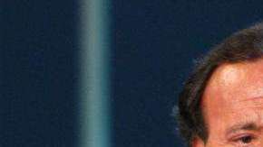 Julio Iglesias.