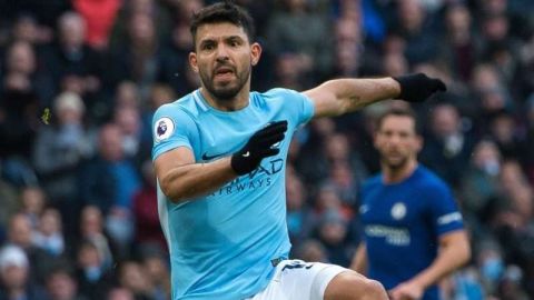 El delantero del Manchester City Sergio Aguero padece de una lesión en la rodilla izquierda. Foto: EFE/EPA/PETER POWELL