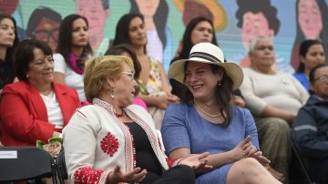 Daniela Vega se reunió con Michelle Bachelet, presidenta actual de Chile, poco después del triunfo de "Una mujer fantástica" en los Oscar
