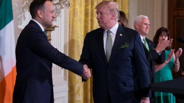 Leo Varadkar, primer ministro de Irlanda, junto a Trump. EFE