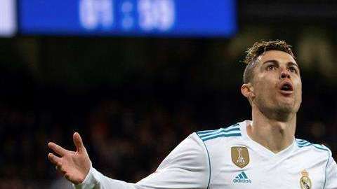 El delantero portugués del Real Madrid Cristiano Ronaldo celebra su poker al Girona. (Foto: EFE/Rodrigo Jiménez)
