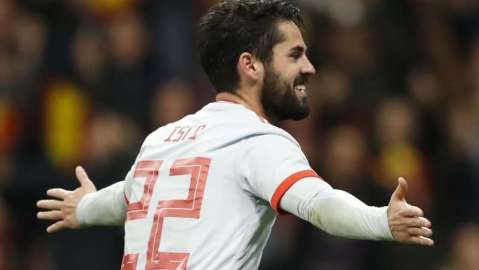 Baluarte de la selección española este martes Isco hizo historia ante Argentina. (Foto: EFE/Javier Lizón)