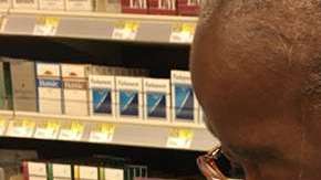 Esta cajera de Walgreens, en Minnesota, desconoce que su comunidad planea sorprenderla con unas vacaciones de ensueño.