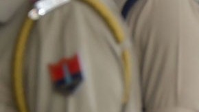 Clinton fue vista en el aeropuerto con el brazo derecho cubierto