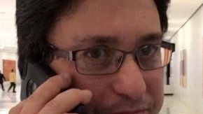 El reportero Ken Lovett fue esposado tras discutir con un policía dentro del Senado en Albany