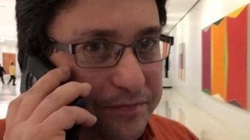 El reportero Ken Lovett fue esposado tras discutir con un policía dentro del Senado en Albany