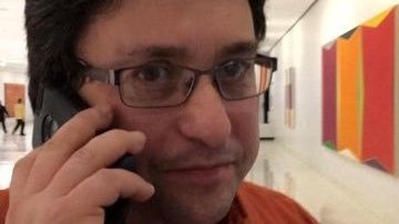 El reportero Ken Lovett fue esposado tras discutir con un policía dentro del Senado en Albany