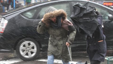 Inundaciones, viento y nieve azotaran la Grab Manzana durante los próximos días.