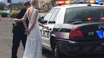 Amber Young iba vestida de novia cuando fue detenida