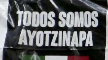 Padres de las víctimas se manifiestan frente a la cancillería en Buenos Aires en 2015.