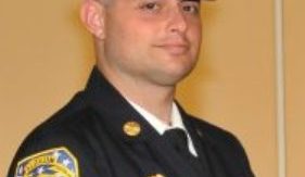 Jason Bernfeld es bombero y policía