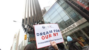 Dreamers en un rally en frente de la residencia Trump en Nueva York.