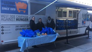 El camión canaliza alimentos donados a unas 200 personas al día