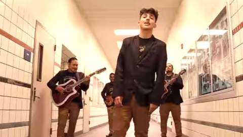 T3R Elemento se rehúsa a cantar a la violencia.