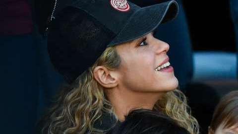 Shakira con sus hijos.