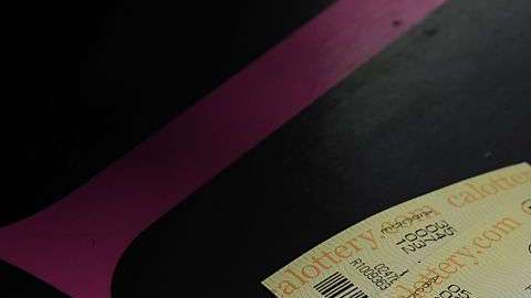 La mujer ganó la lotería en enero pasado.